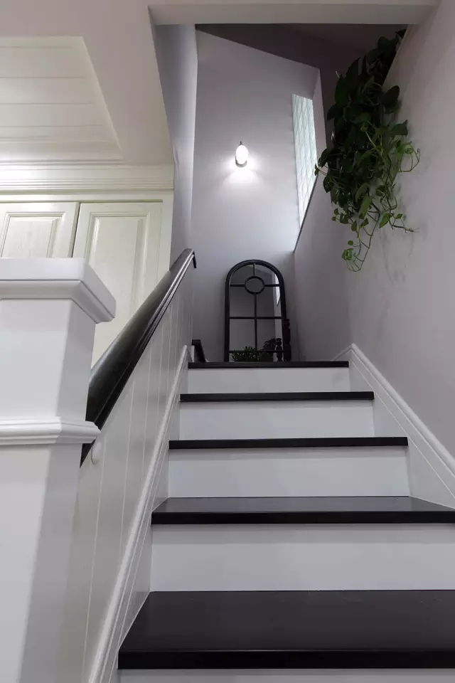 简约 美式风格 复式装修 楼梯图片来自实创装饰上海公司在150㎡复式简美风，太实用啦！的分享