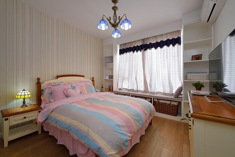 卧室图片来自玉玲珑装饰在于先生蓝调地中海的新房的分享