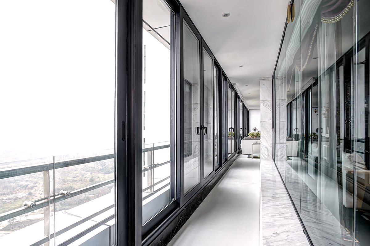 六居 别墅 收纳 欧式 阳台图片来自张勇高级室内设计师在新世界丽樽顶级古典精品设计案例的分享