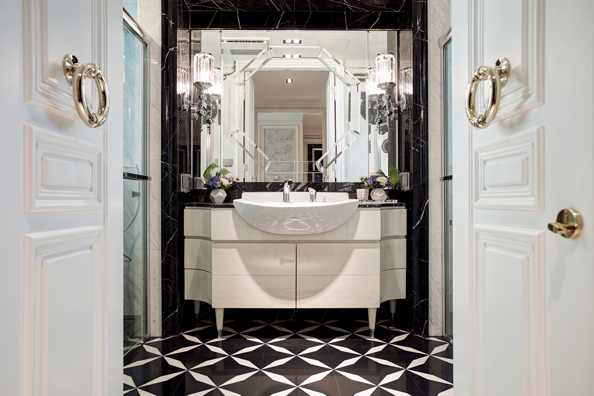 六居 别墅 收纳 欧式 卫生间图片来自张勇高级室内设计师在新世界丽樽顶级古典精品设计案例的分享