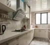 偏中式的仿古砖和腰线，搭配橡木色厨柜，装饰出的效果极具个性与品位。