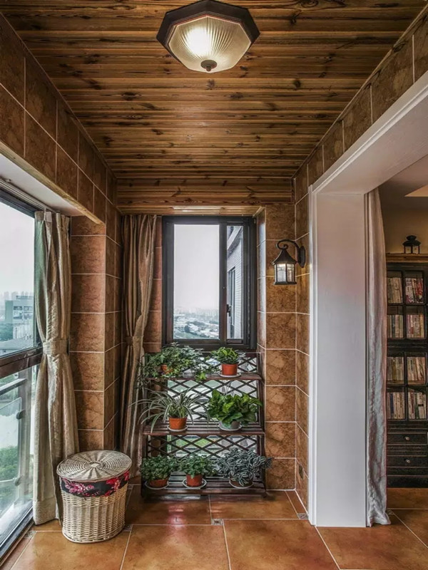 混搭 三居 白领 收纳 旧房改造 小资 客厅 阳台图片来自沙漠雪雨在130平米另类混搭复古韵味的分享