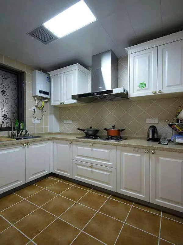 美式 二居 白领 收纳 旧房改造 小资 客厅 厨房图片来自沙漠雪雨在113平米温馨淡雅美式两居室的分享