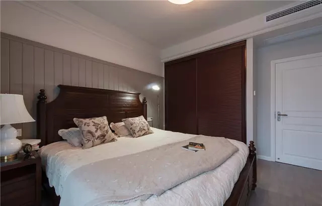 简约 美式风格 三居 卧室图片来自实创装饰上海公司在106㎡休闲美式两居的分享