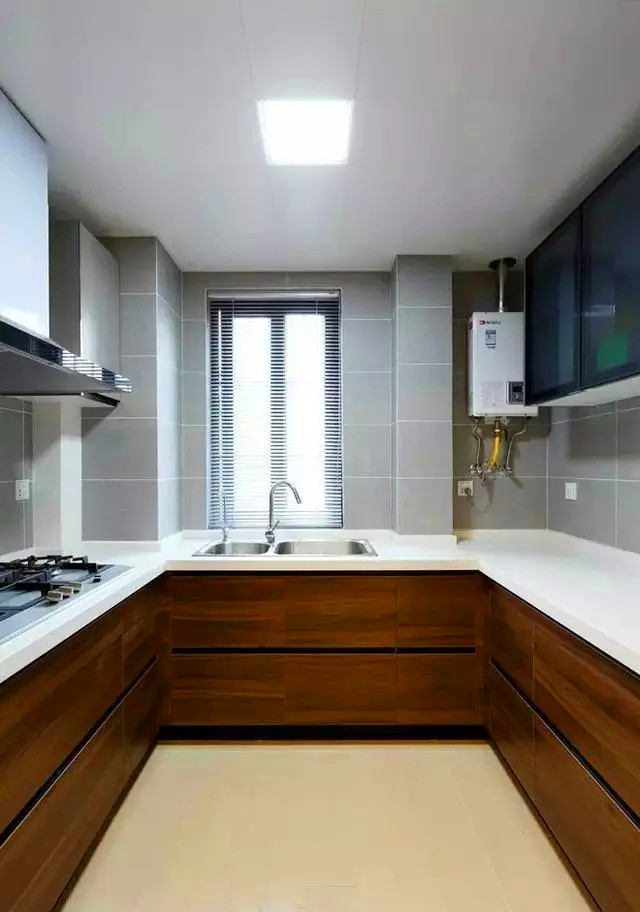 三居 装修设计 户型 风格 小区 厨房图片来自高度国际装饰宋增会在145㎡后现代简约稳重有气质家居的分享
