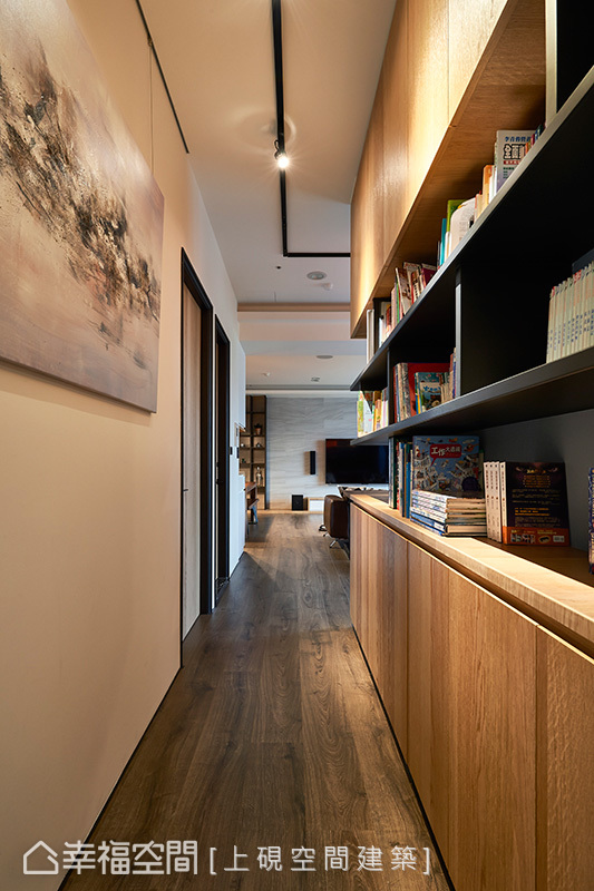 三居 现代 简约 收纳 书房图片来自幸福空间在149平 明亮宽敞惬意现代宅的分享