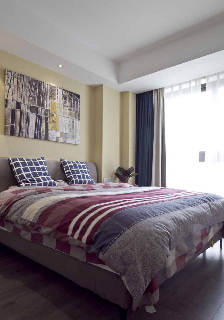卧室图片来自家装大管家在浪漫满屋 92平现代简约素雅三居的分享