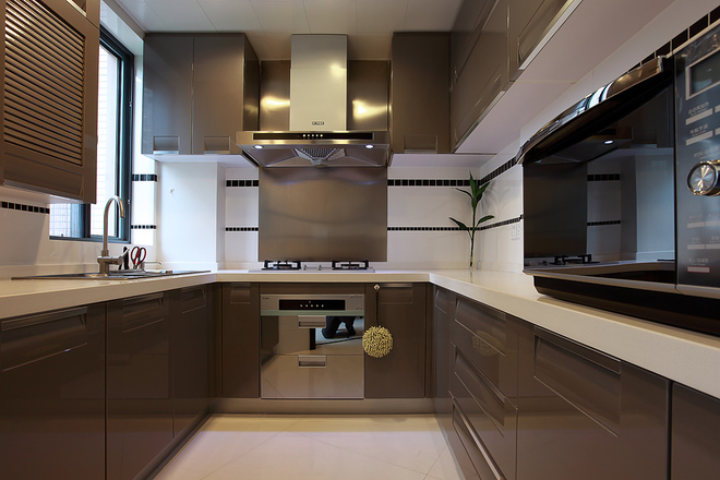 现代 简约 黑白 装修 设计 厨房图片来自北京合建高东雪在紫金新干线127现代风格的分享
