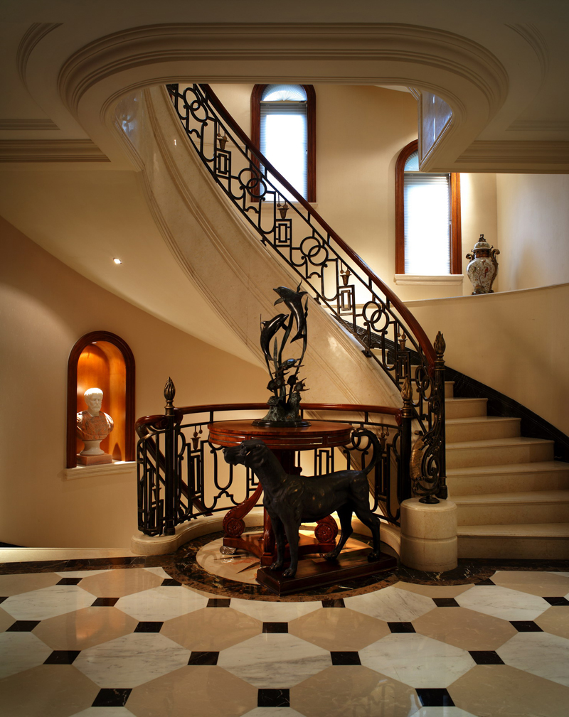 法式 新古典 楼梯图片来自张勇高级室内设计师在凯德麓语法式新古典设计案例效果的分享