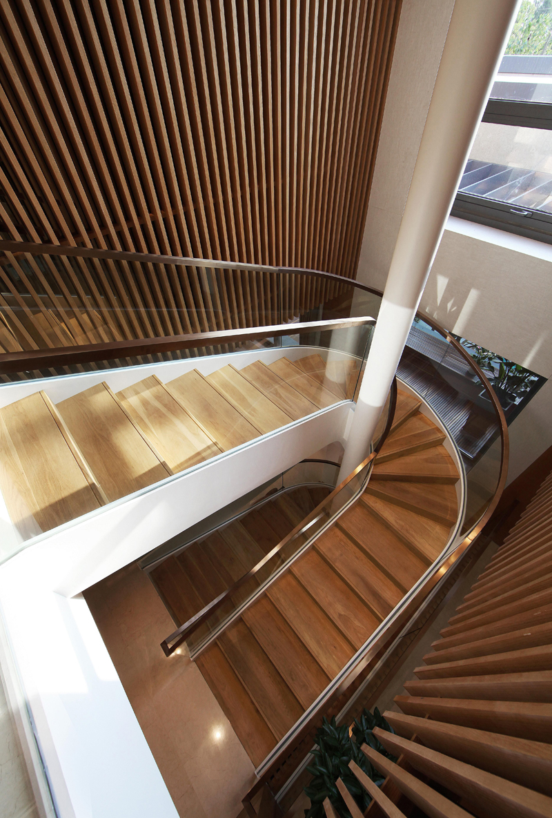 简约 别墅 楼梯图片来自张勇高级室内设计师在凯德麓语经典简约精品设计案例的分享