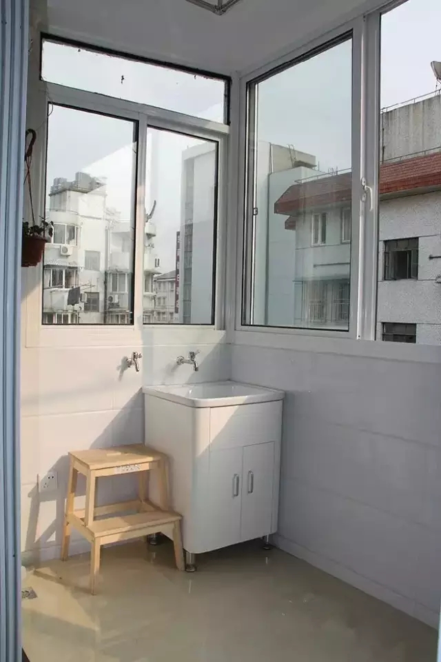 简约 二居 小户型装修 阳台图片来自实创装饰上海公司在63㎡小两居也大气！的分享
