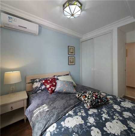 简约 三居 卧室图片来自上海潮心装潢设计有限公司在96平方米的简约美式风格装修的分享