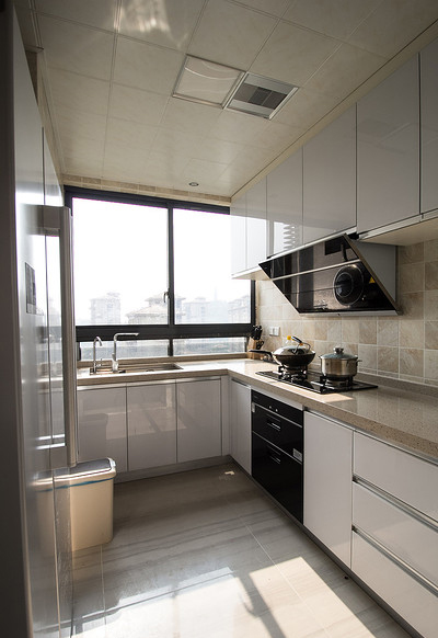 厨房图片来自家装大管家在儒雅绅士 103平中式简约素色3居的分享