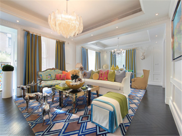 四居 欧式 客厅图片来自日升装饰公司在白色欧式大户型，低调中的奢华的分享