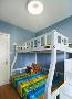 ▲ 儿童房用了蓝色墙面漆和高低铺
