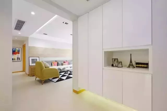 简约 二居 客厅图片来自实创装饰上海公司在简约大两居白色空间清凉感十足的分享