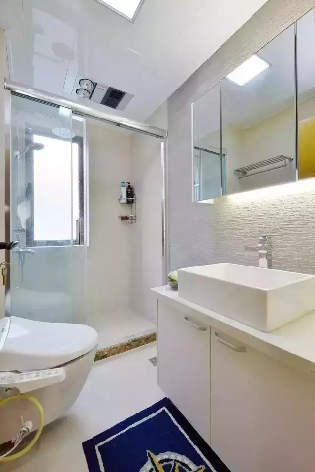 简约 二居 卫生间图片来自实创装饰上海公司在简约大两居白色空间清凉感十足的分享