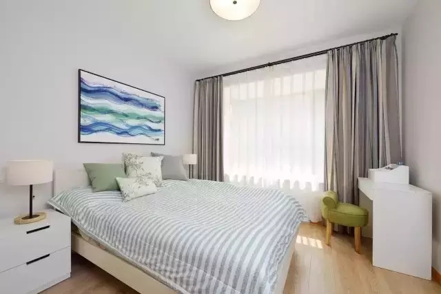 简约 二居 卧室图片来自实创装饰上海公司在简约大两居白色空间清凉感十足的分享