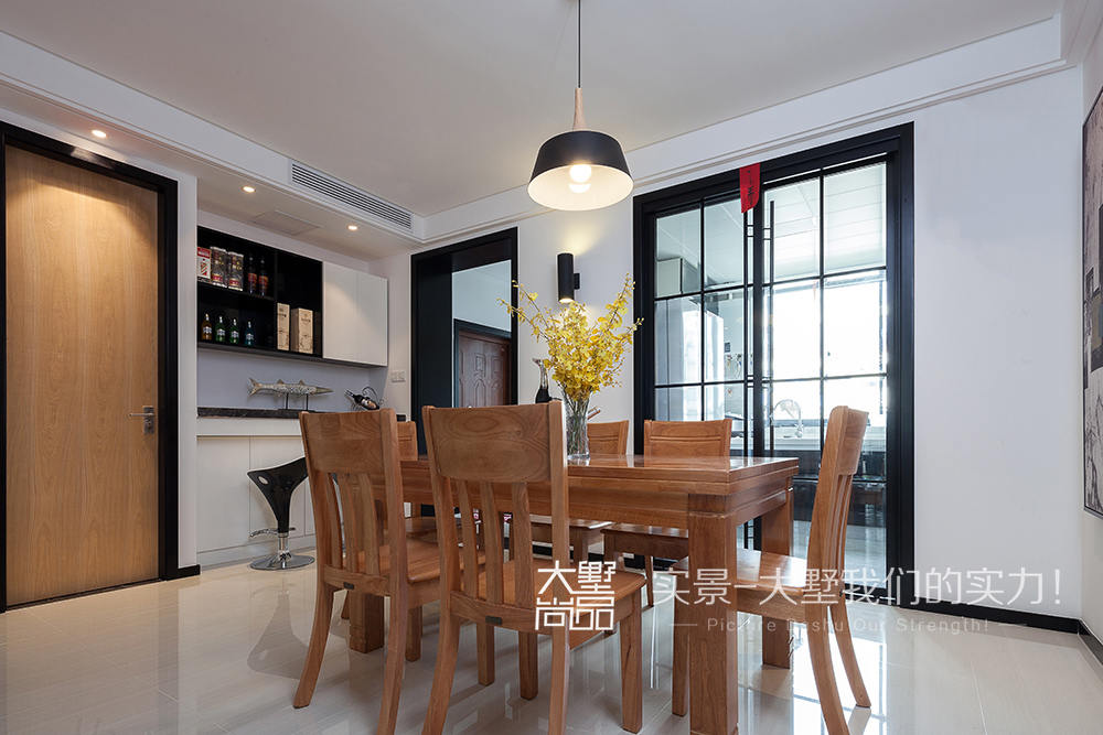 三居 美式风 6C全托管 米色 餐厅图片来自大墅尚品-由伟壮设计在现代风三居室·几何打造精致家居的分享
