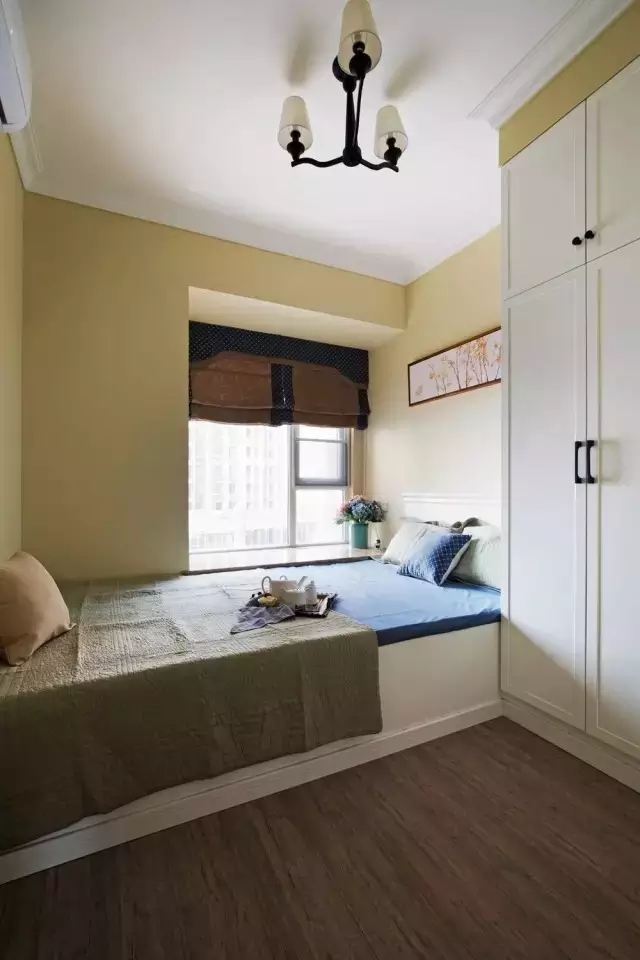 简约 混搭 二居 卧室图片来自实创装饰上海公司在70㎡混搭两居，空间划分是亮点！的分享