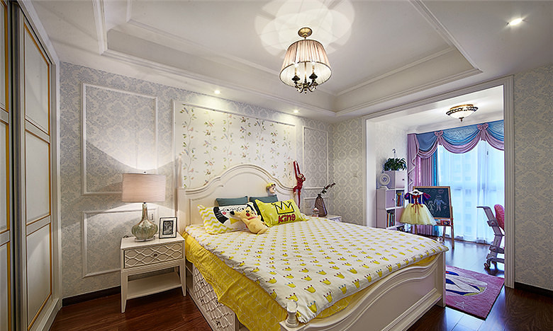 卧室图片来自家装大管家在完美幸福 135平美式新古典3居室的分享