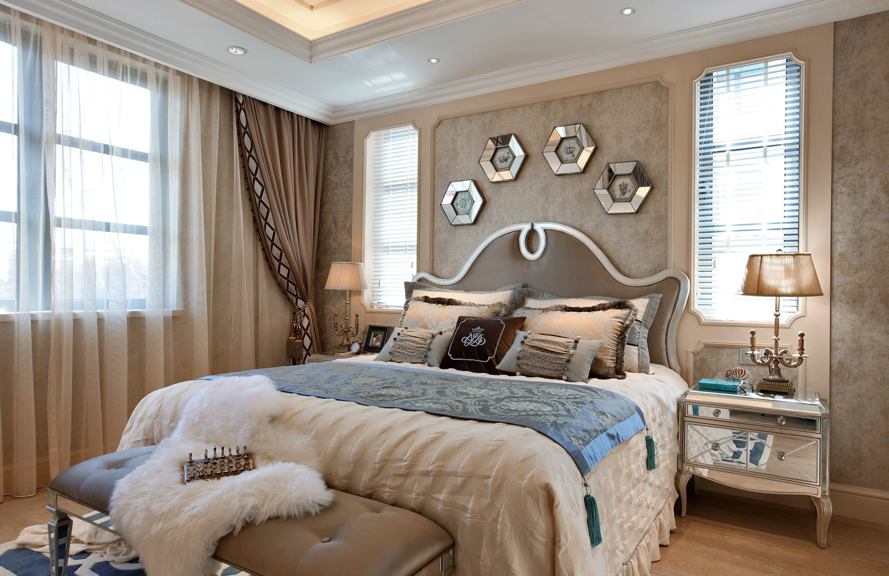 欧式 别墅 卧室图片来自上海倾雅装饰有限公司在法式独立别墅的分享