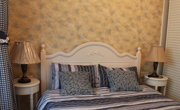 卧室图片来自武汉一号家居网装修在雄楚1号91平地中海清新两室一厅的分享