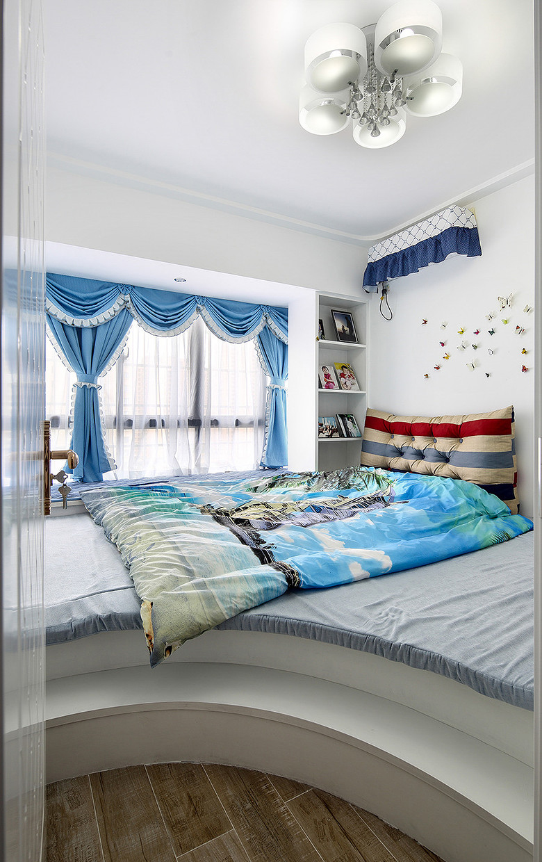 卧室图片来自家装大管家在61平浪漫地中海风 小户型巧设计的分享