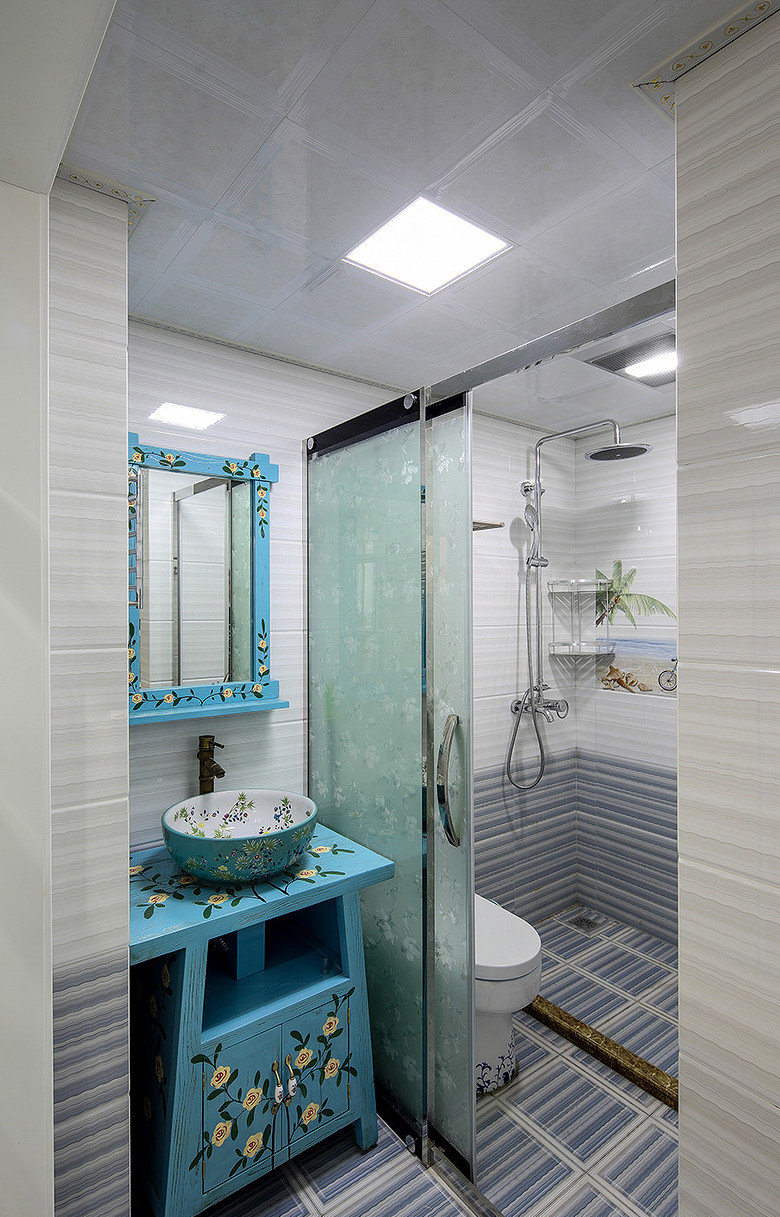 卫生间图片来自家装大管家在61平浪漫地中海风 小户型巧设计的分享