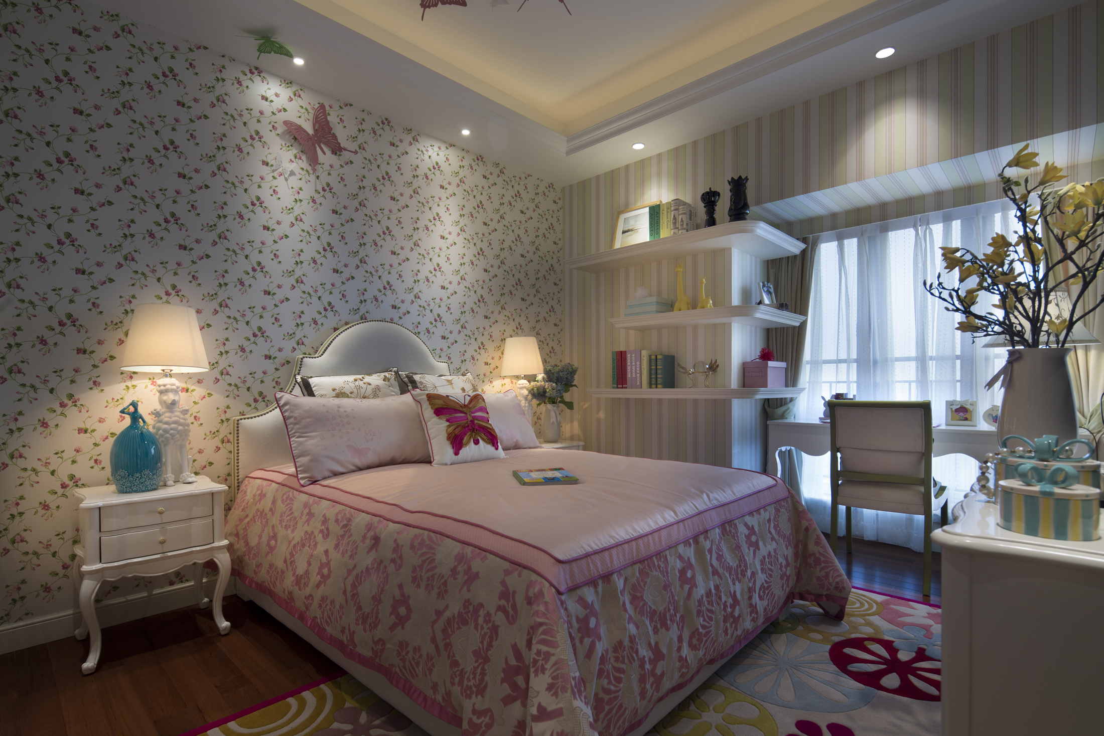 卧室图片来自JingYiPrize人居空间设计大赛在林福星-新世界地产·倚山花园3期的分享
