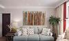 沙发墙是家里最“色”的地方，个性的彩色条纹挂画让客厅充满色彩和活力，浅

色的家具仿佛都成了陪衬。
