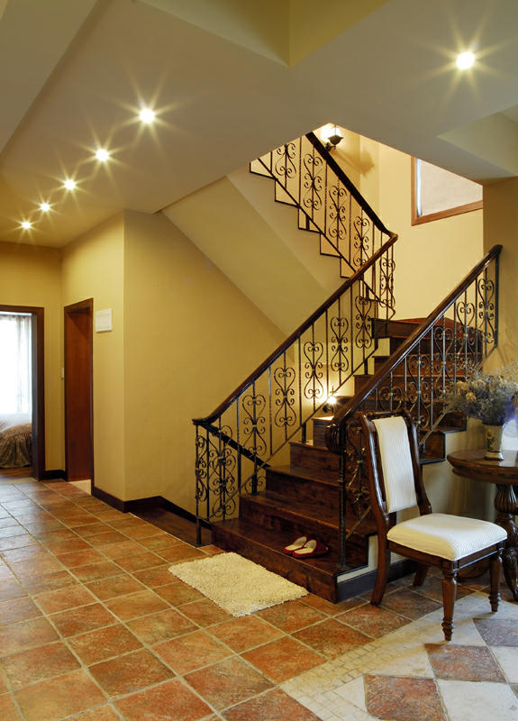 楼梯图片来自cdxblzs在保利拉斐庄园 340平米 田园 别墅的分享