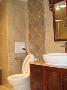 卫生间:采用了地理石瓷砖，来体现整体的品质与质量，配有中式的浴室柜，整体效果更为明亮。