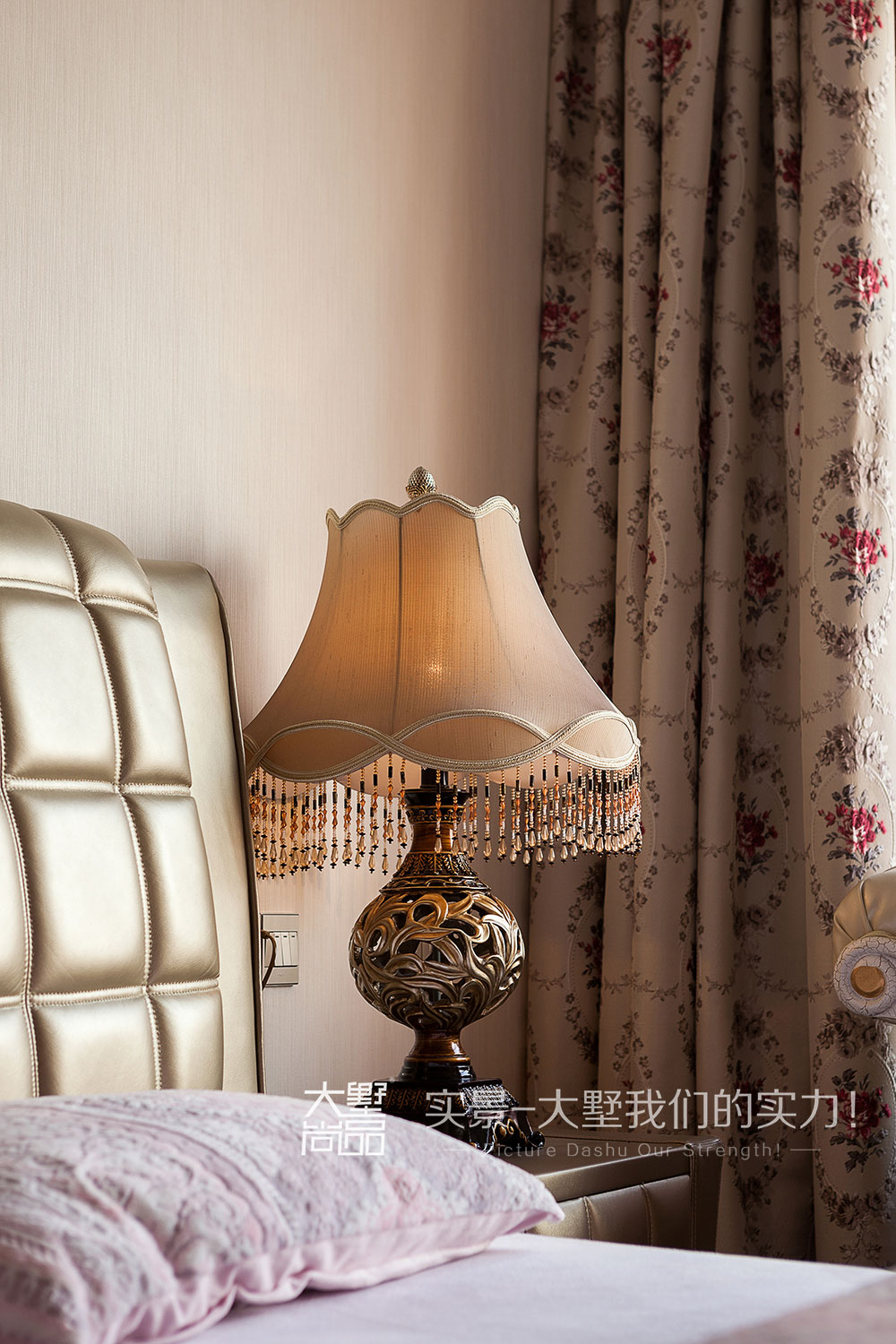 三居 欧式风 咖色 大墅尚品 卧室图片来自大墅尚品-由伟壮设计在欧式风三居室·光与影的视觉盛宴的分享