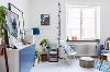 蓝色的加入让小空间视觉上显得清爽，小家具的运用满足了日常生活，也不显压迫。