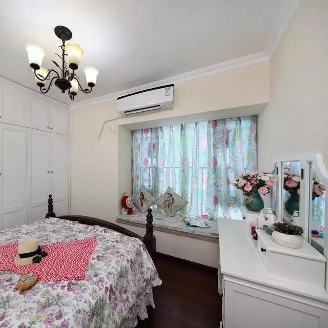 二居 地中海 客厅 60平 旧房改造 卧室 儿童房 蓝色 白色 卧室图片来自实创装饰晶晶在62平地中海，多种功能一步到位的分享