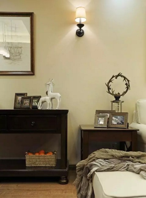 简约 混搭 二居 旧房改造 卧室图片来自实创装饰上海公司在80后女生70㎡小家，效果温馨~的分享