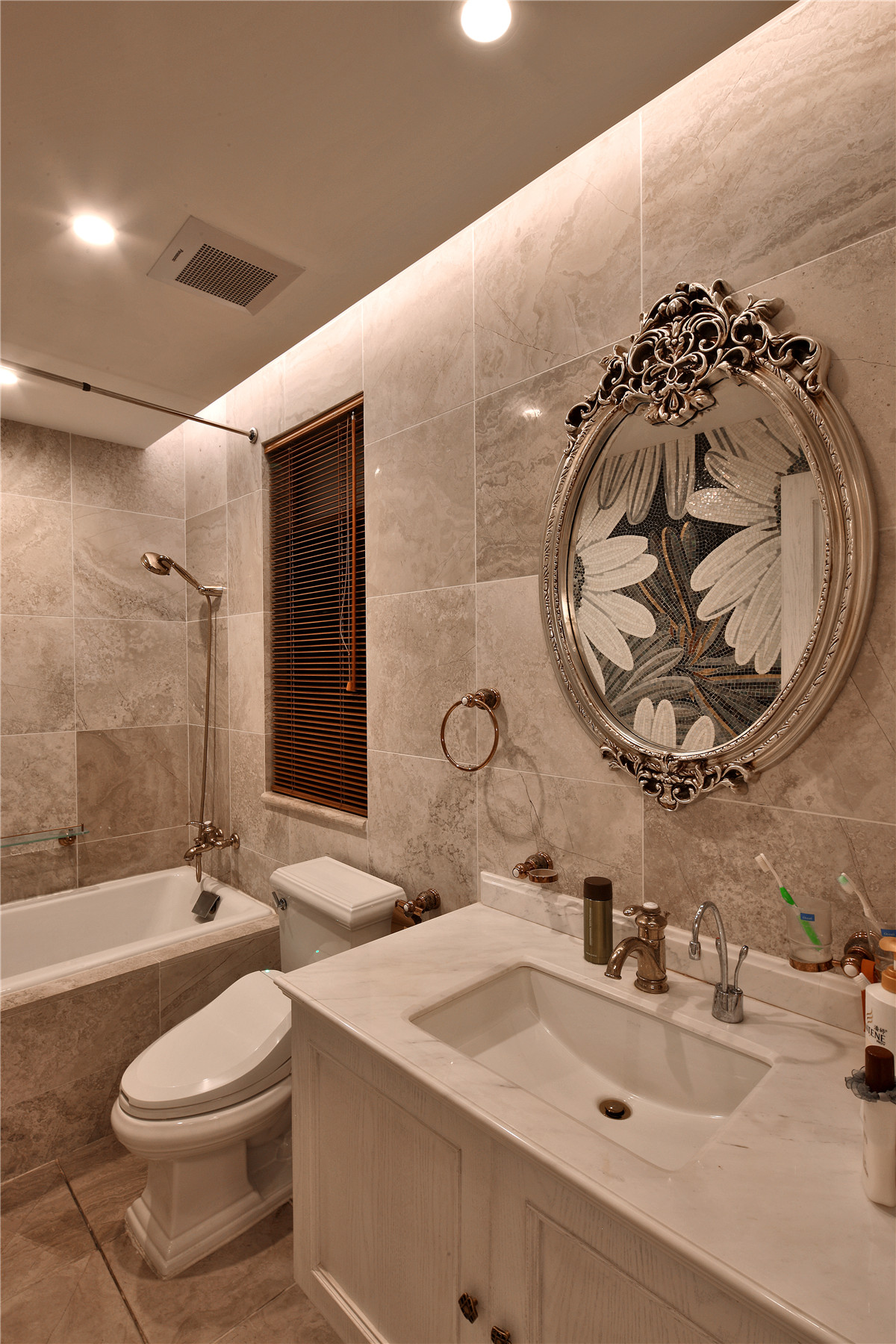 别墅 欧式 卫生间图片来自名雕装饰设计在水榭山欧式风格700平别墅装修的分享