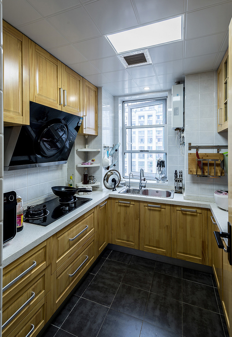 厨房图片来自家装大管家在纯粹而温暖 85平北欧原木空间的分享