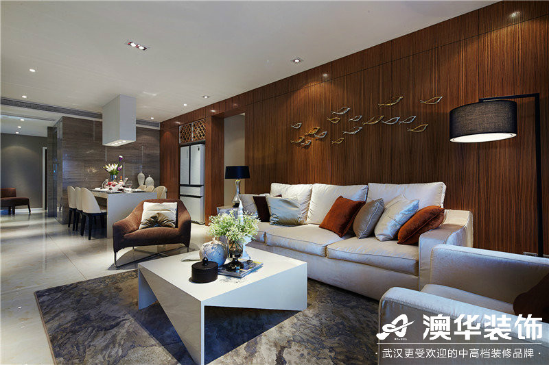 客厅图片来自澳华装饰有限公司在观澜御璟台·港式风格的分享