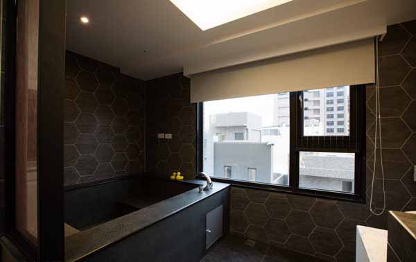 混搭 三居 旧房改造 卫生间图片来自上海潮心装潢设计有限公司在125平混搭风格三居室装修样板间的分享