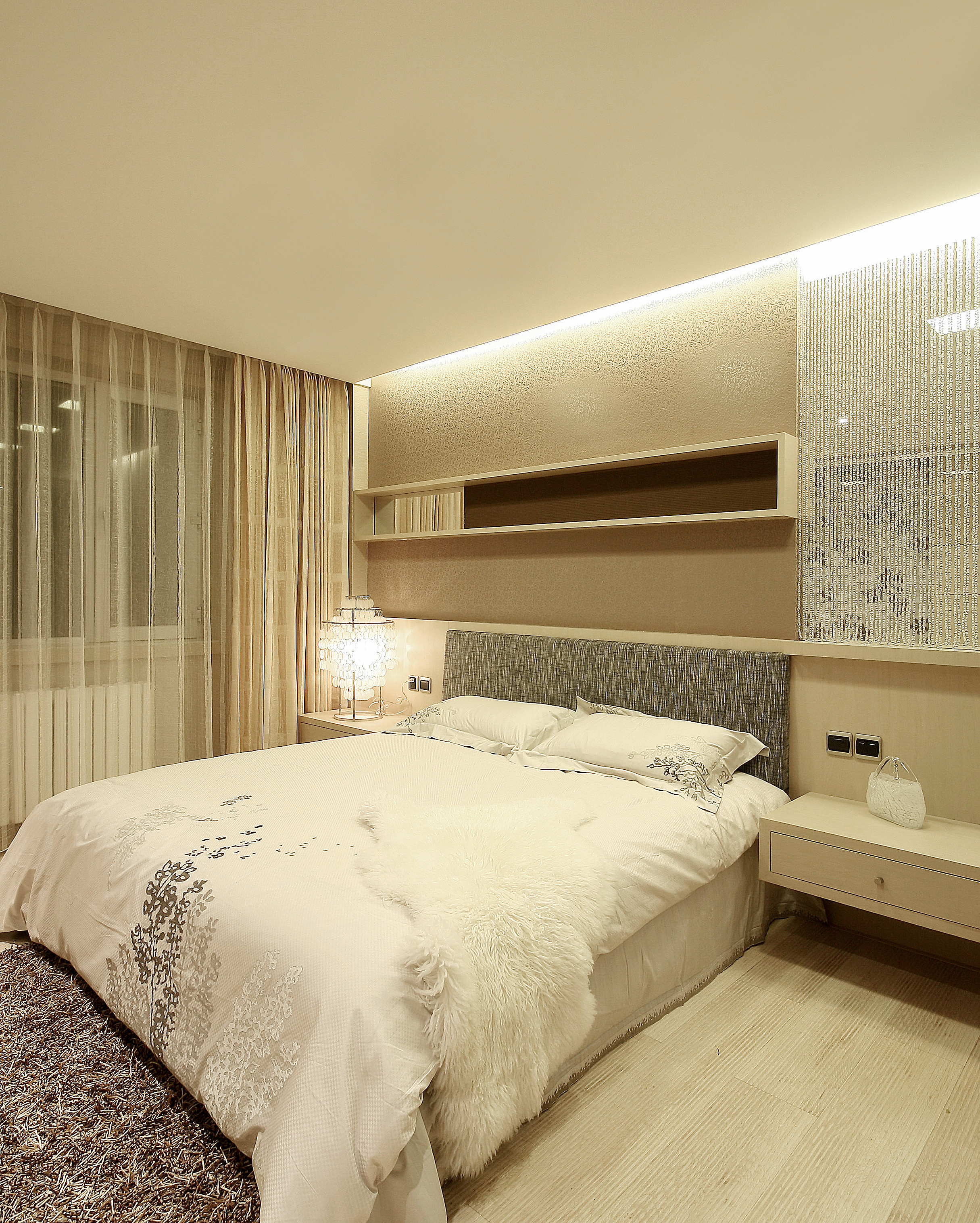 简约 三居 别墅 卧室图片来自武汉欣绿康装饰-在亮丽简雅高调生活的分享