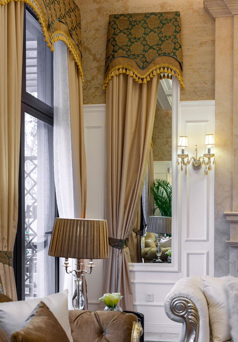 欧式 混搭 别墅 收纳 客厅图片来自张勇高级室内设计师在鲁能泰山七号别墅欧式设计案例的分享
