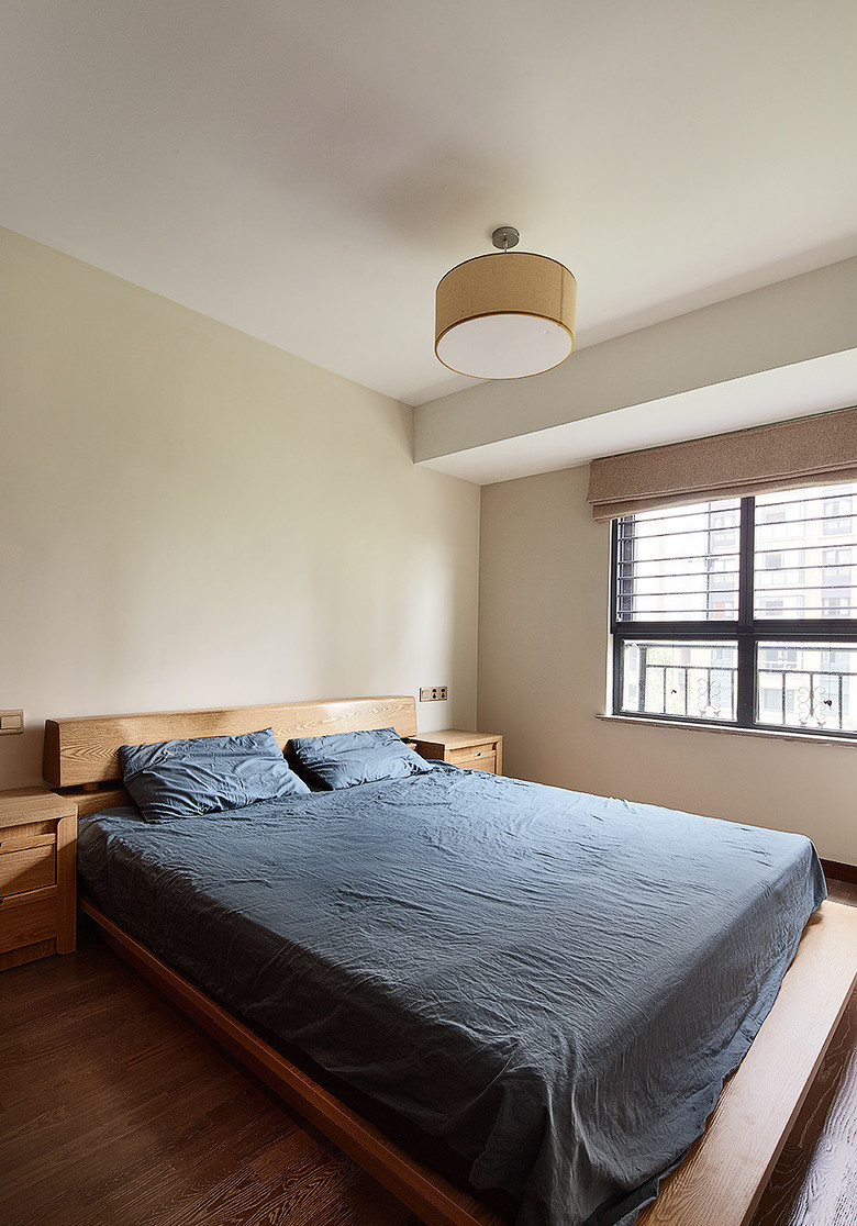 卧室图片来自家装大管家在129平简约清爽3居 轻松休闲空间的分享