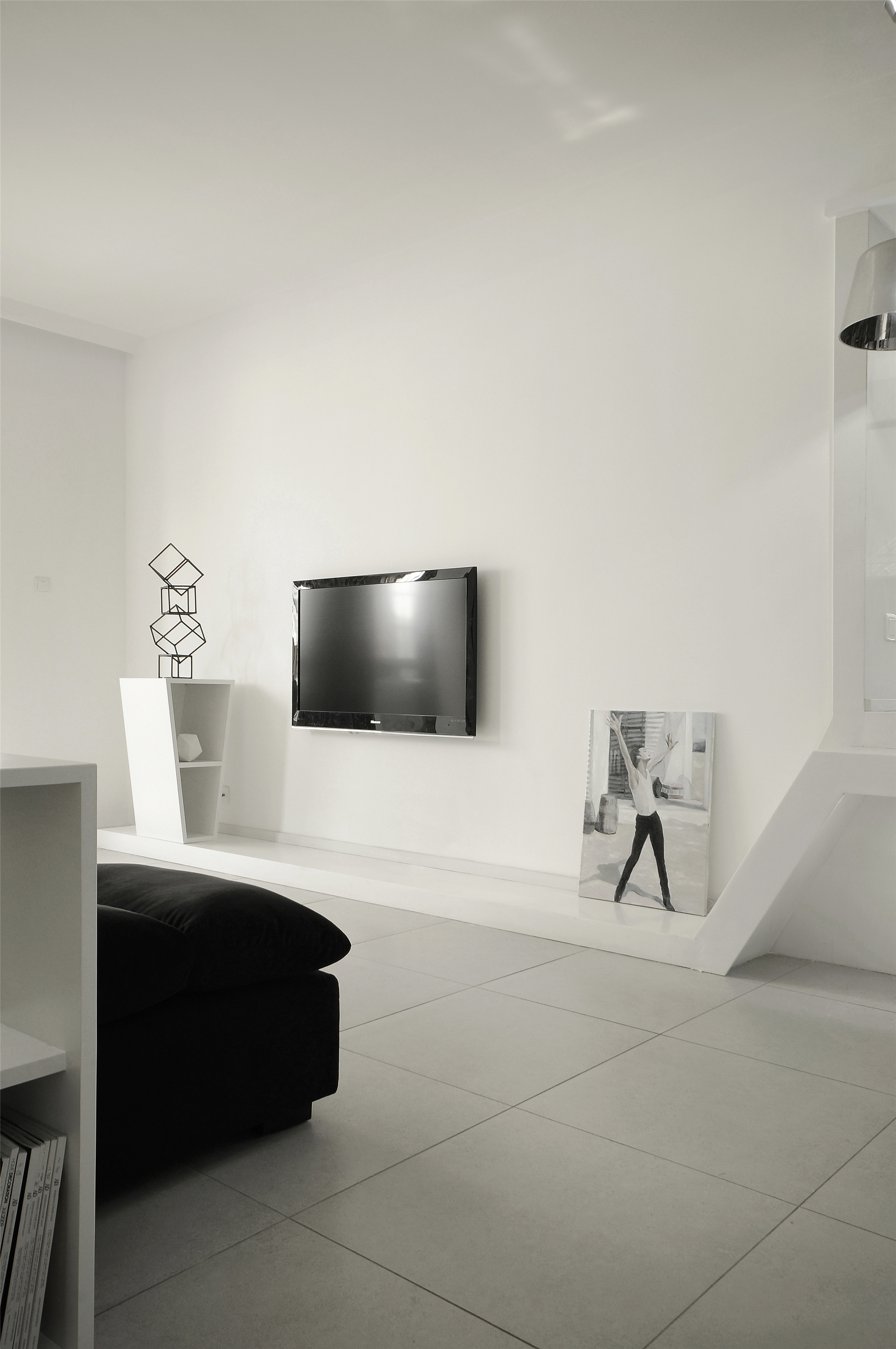 客厅图片来自武汉欣绿康装饰-在黑白简约风格的分享