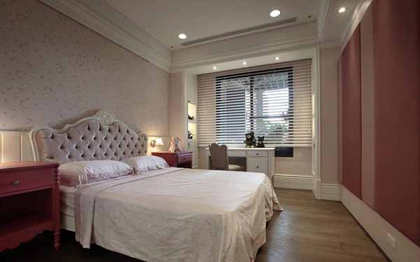 欧式 三居 卧室图片来自上海潮心装潢设计有限公司在诸新三村115平欧式三室装修设计的分享