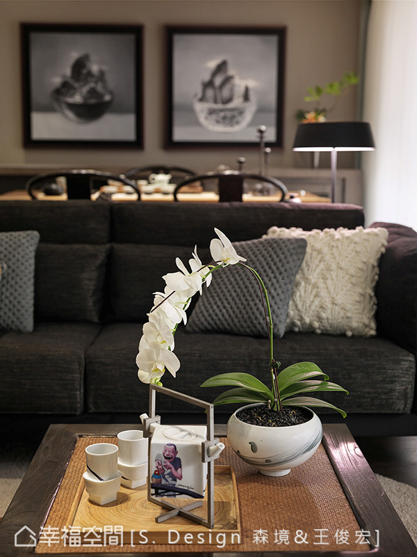 三居 现代 简约 收纳 客厅图片来自幸福空间在215平茶香漫 恬谧朴境的分享