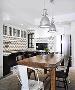 ▲ 开放式厨房和餐厅一体的设计，黑白灰完美搭配，墙砖和餐桌椅的选择都是亮点