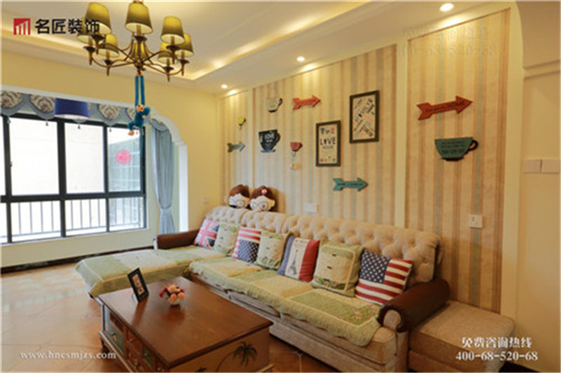 客厅图片来自湖南名匠装饰在天麓上城-三居室的分享