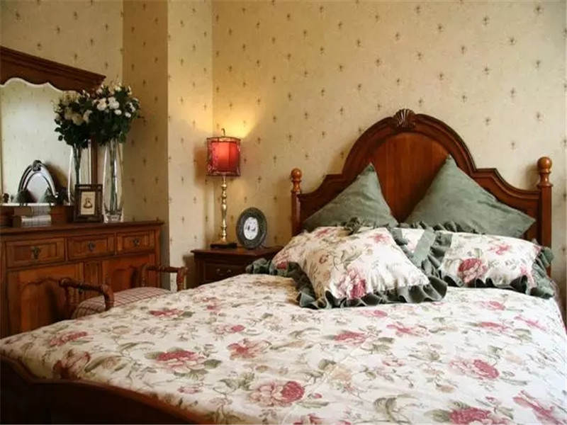 田园 复古 别墅 客厅 卧室 卧室图片来自沙漠雪雨在420平米田园复古范别墅大宅的分享